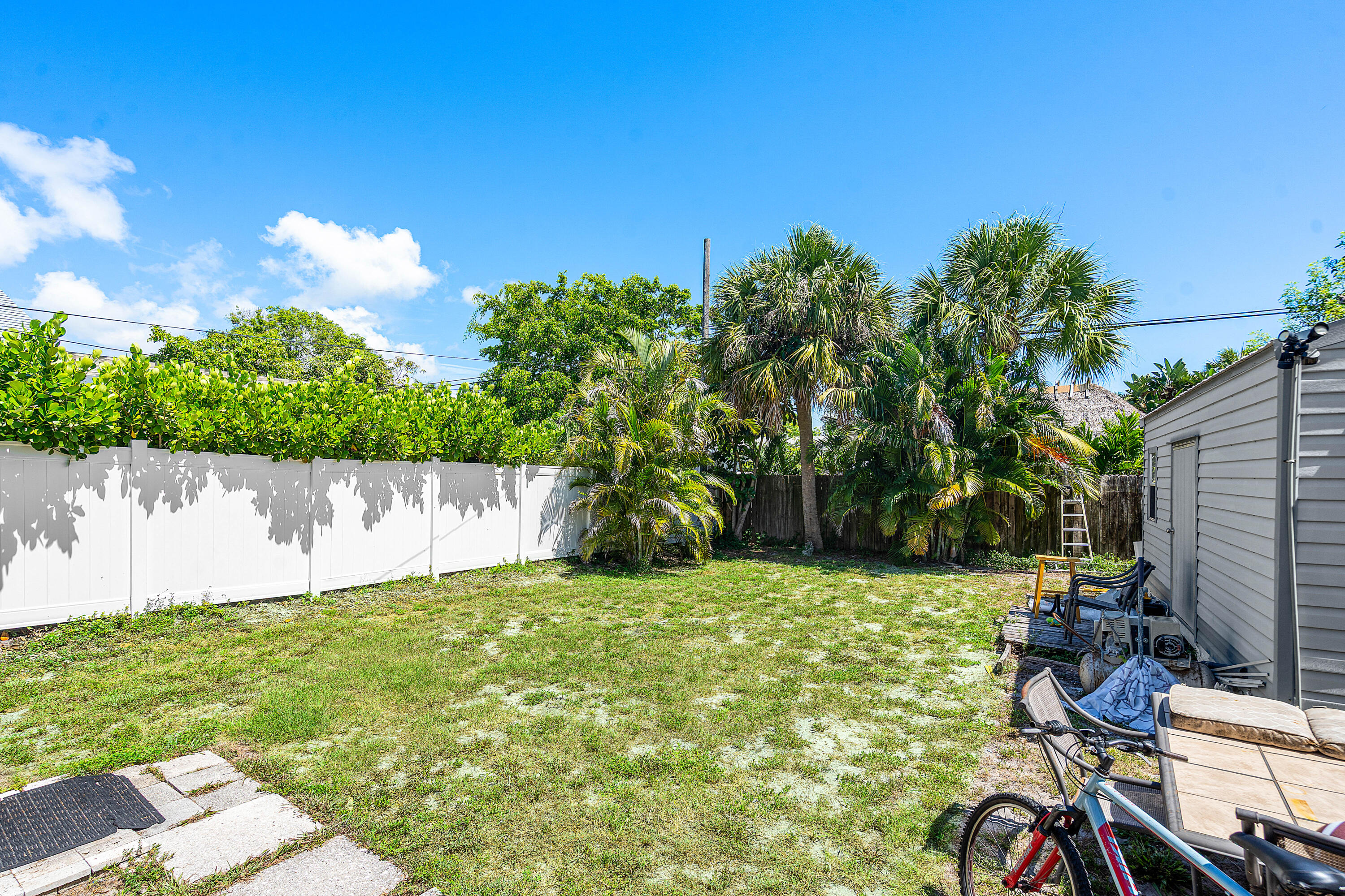 221 NE 10th Street