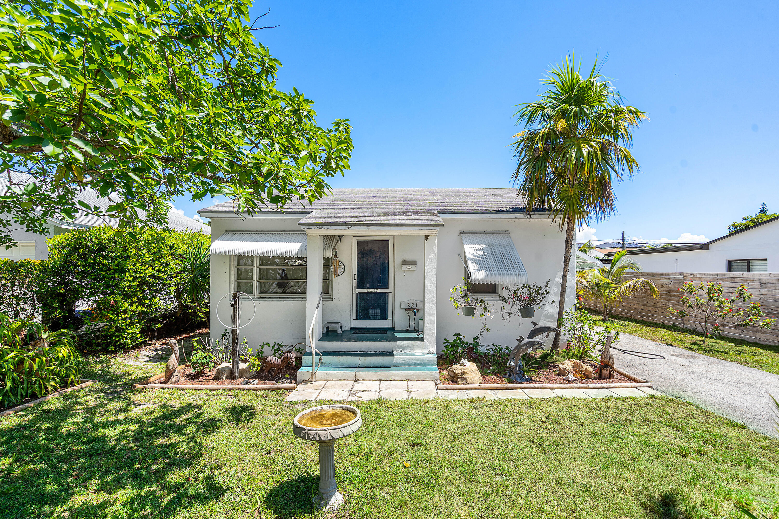 221 NE 10th Street