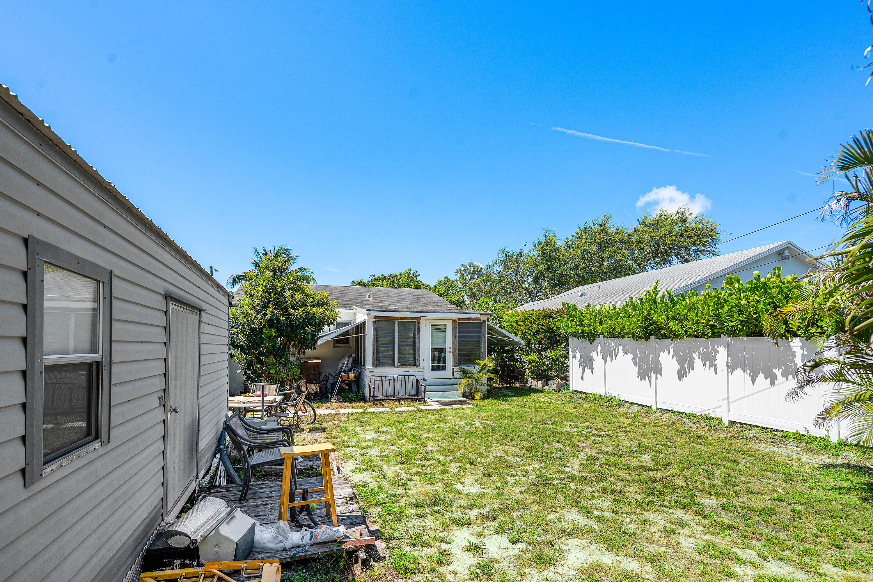 221 NE 10th Street