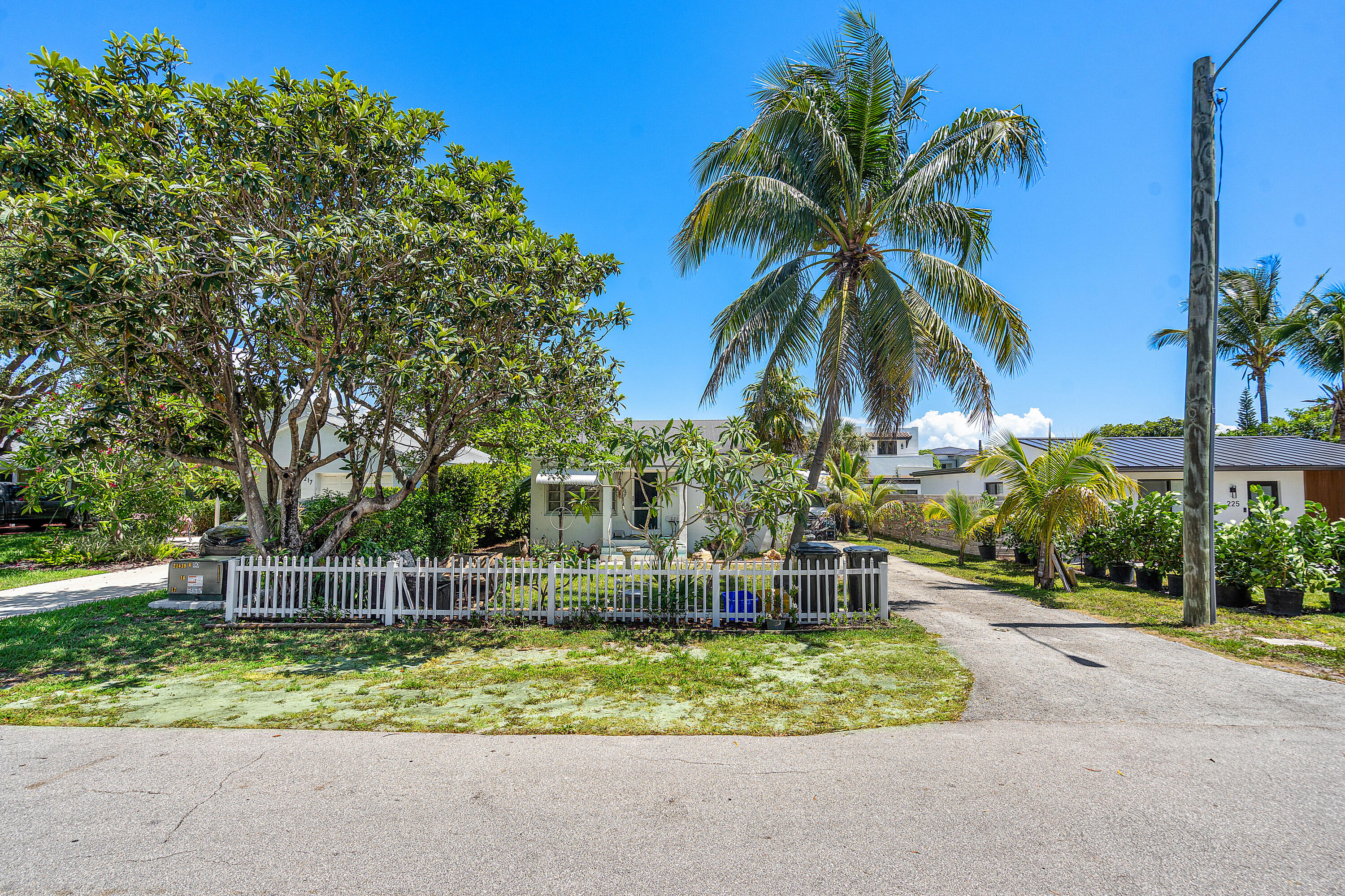 221 NE 10th Street