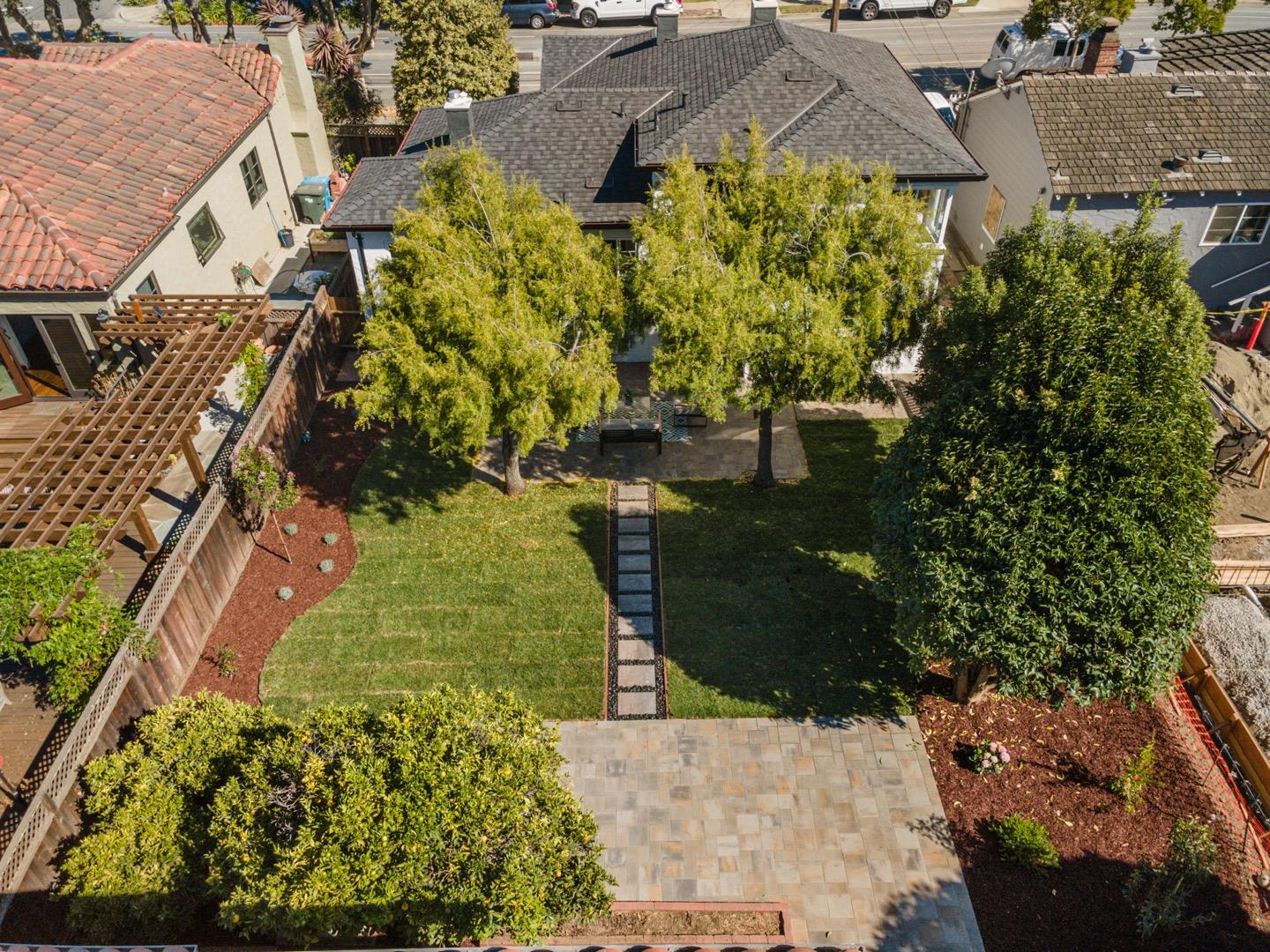 604 Howard AVE