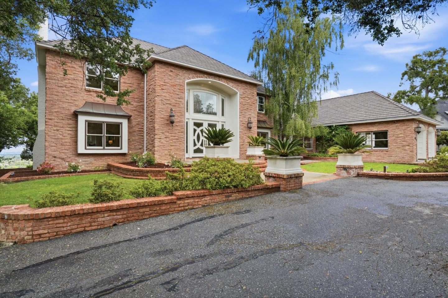 108 Harwood Court