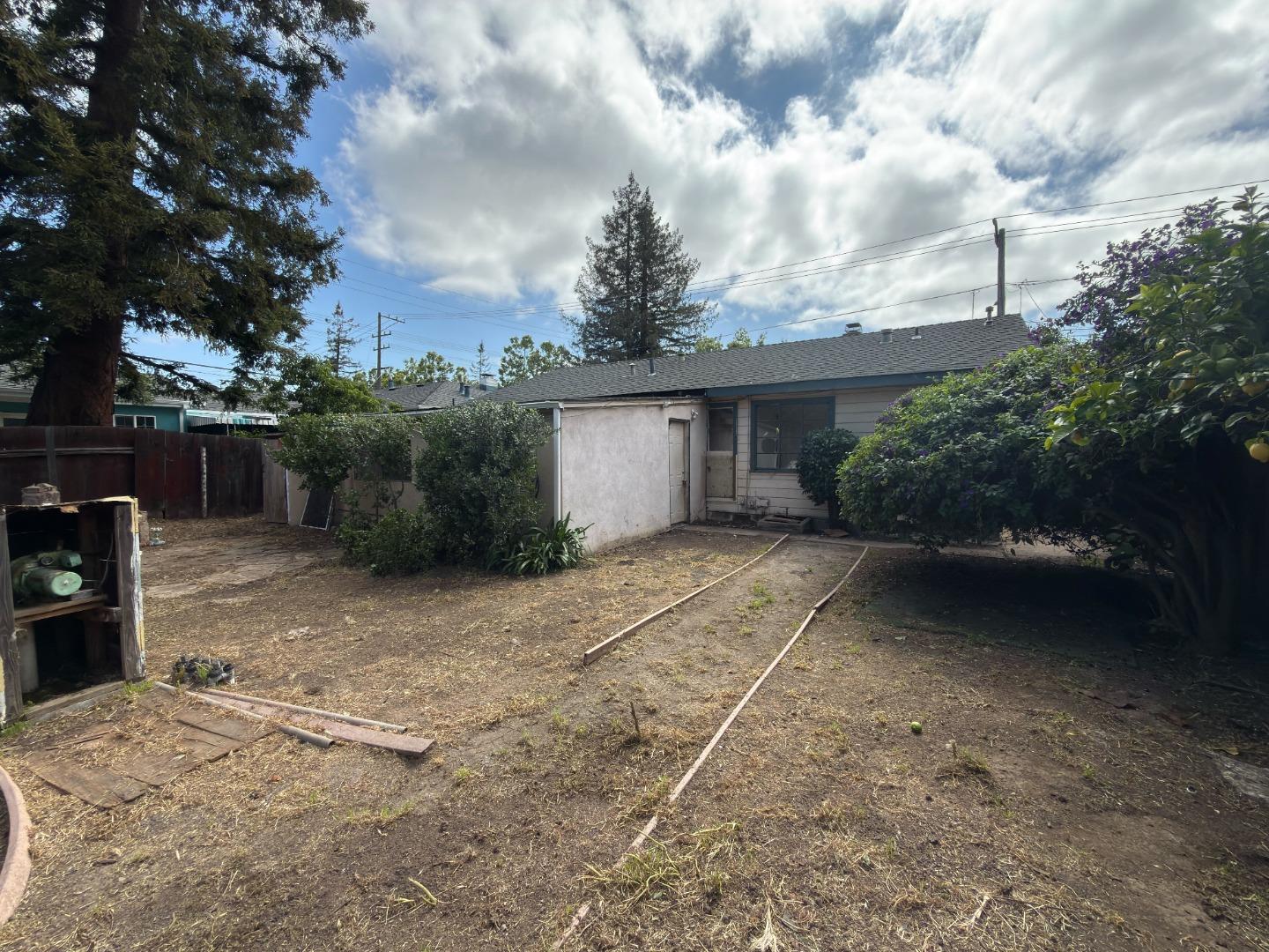 1151 Hollyburne AVE