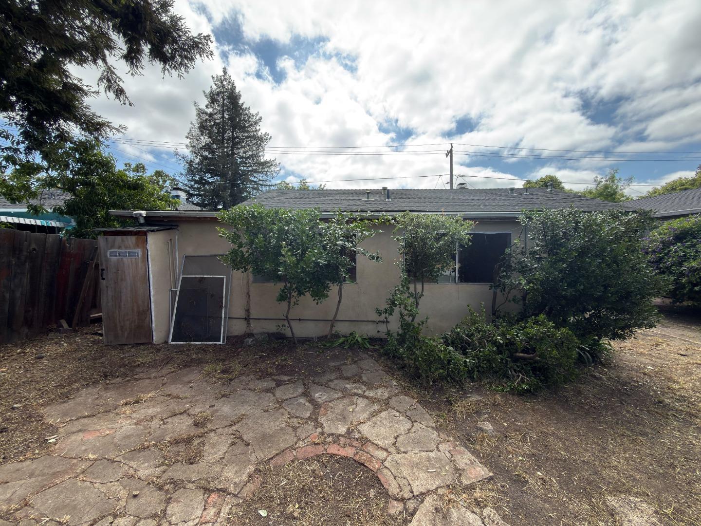 1151 Hollyburne AVE