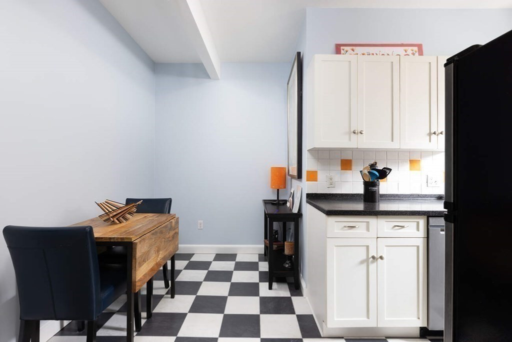 164 Strathmore Rd # 6