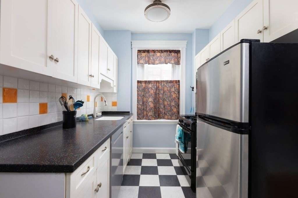 164 Strathmore Rd # 6