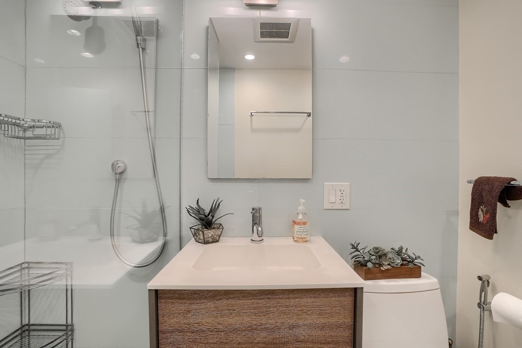 32 Winchester St # 4