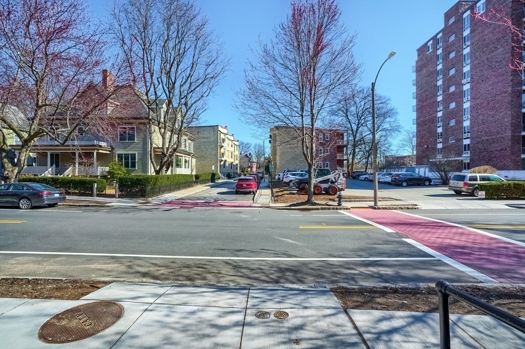 32 Winchester St # 4