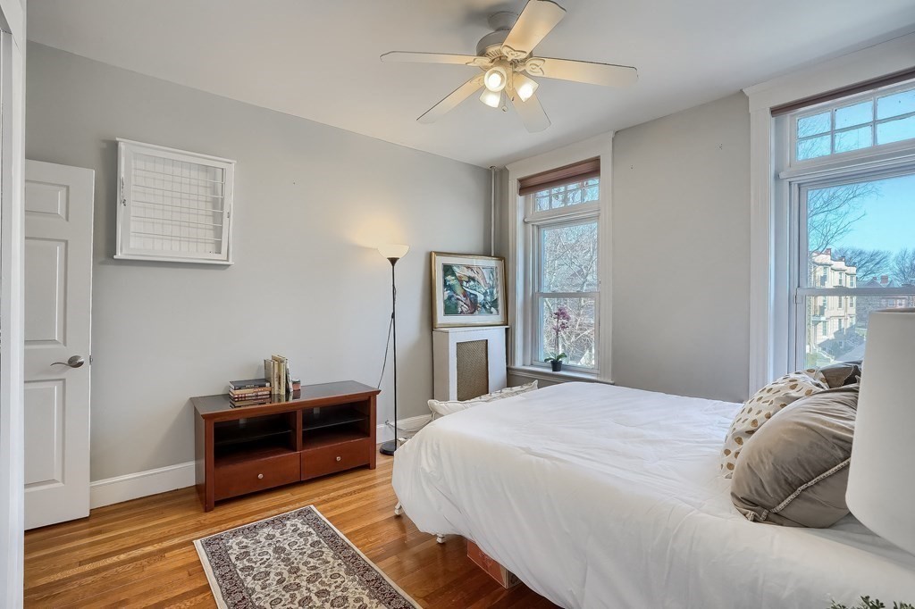 32 Winchester St # 4