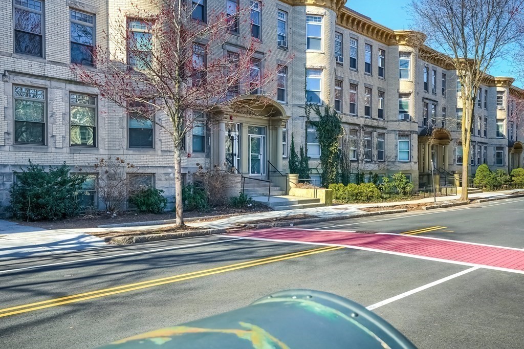 32 Winchester St # 4