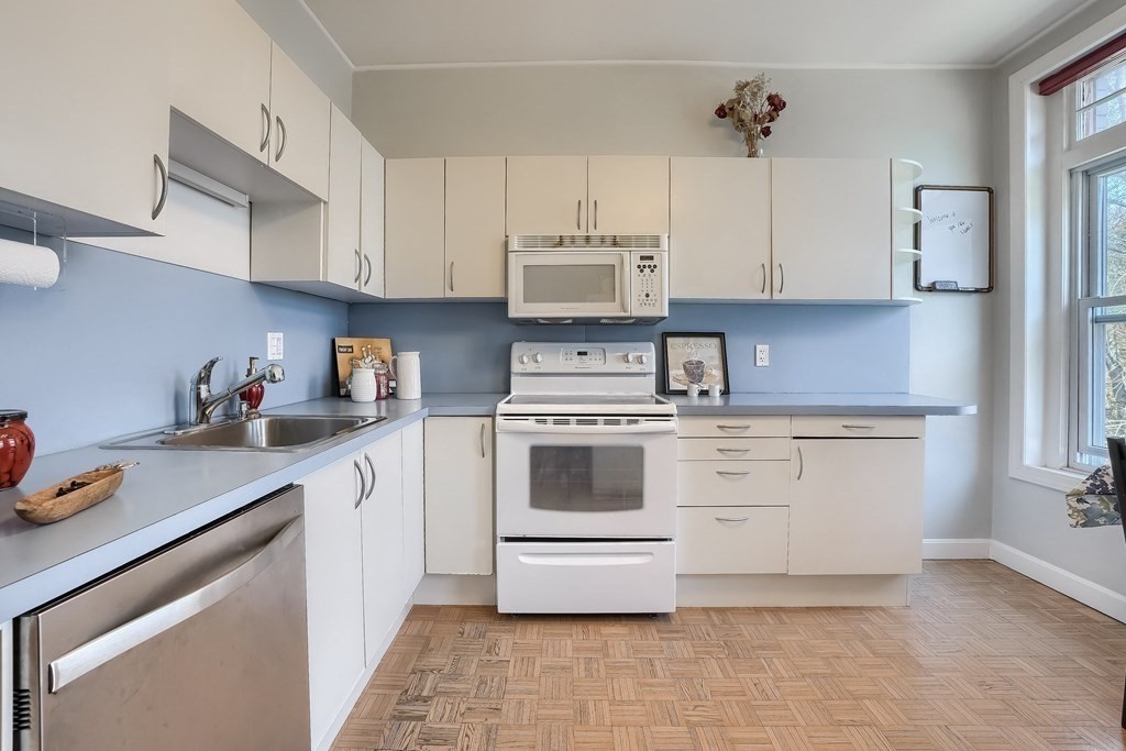 32 Winchester St # 4