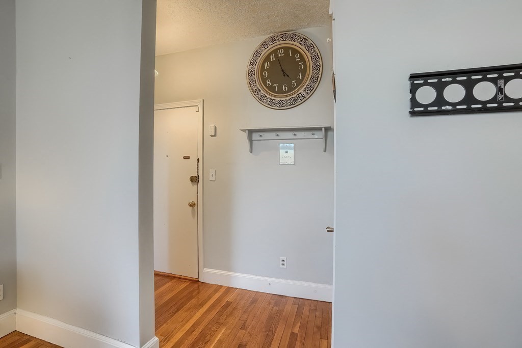 32 Winchester St # 4