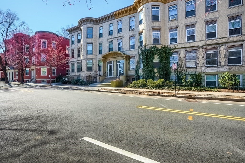 32 Winchester St # 4