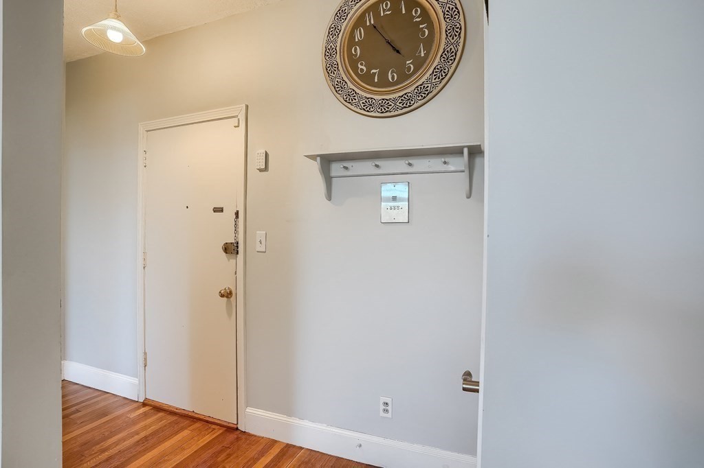 32 Winchester St # 4