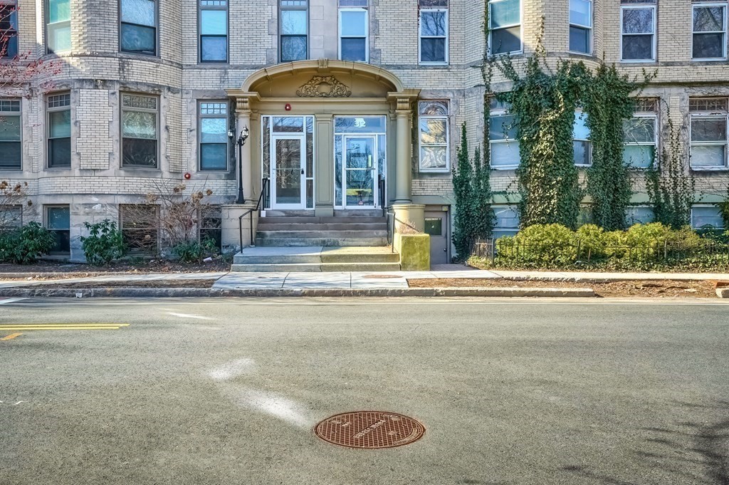 32 Winchester St # 4