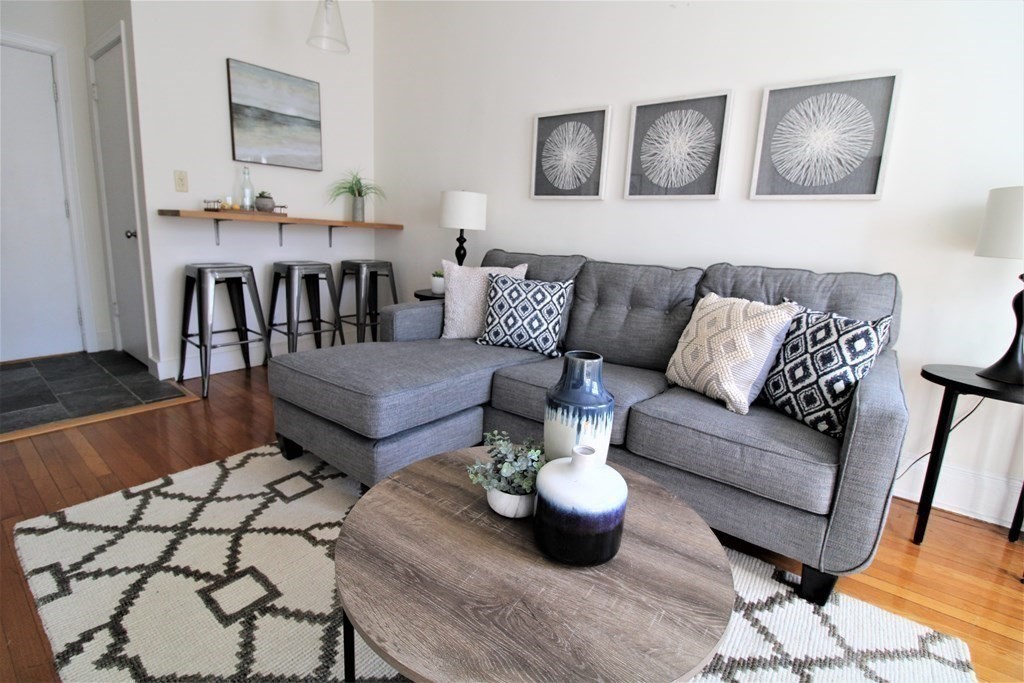 32 Winchester St # 8