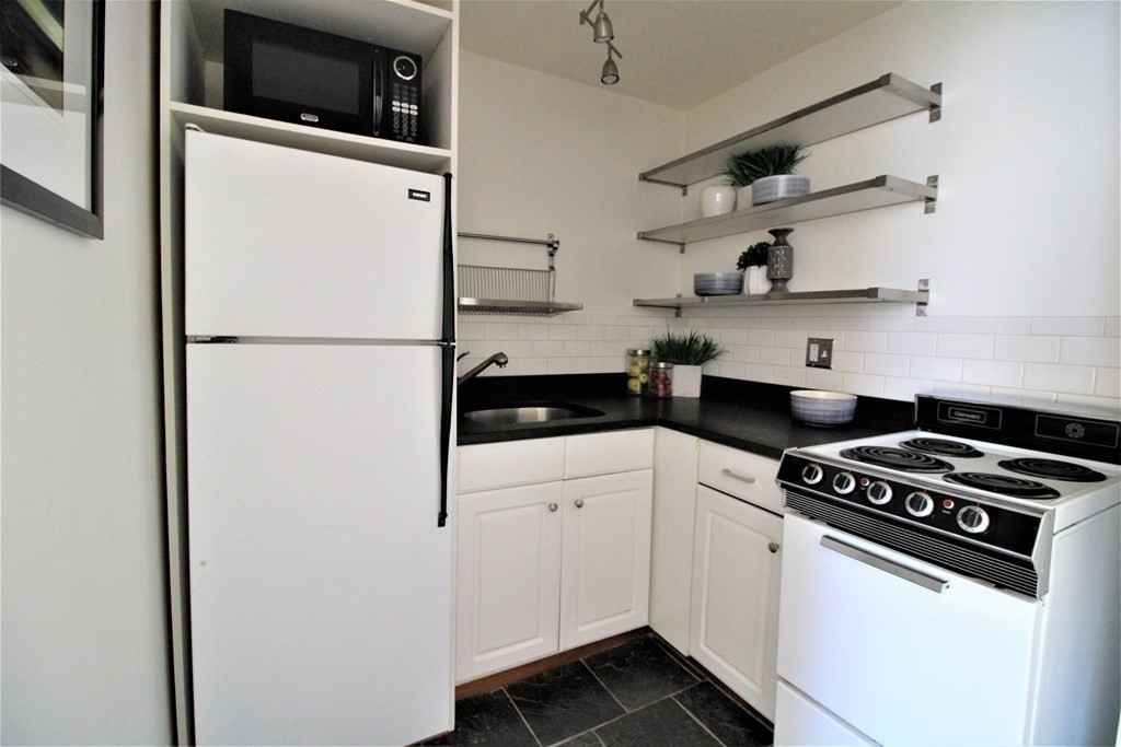 32 Winchester St # 8