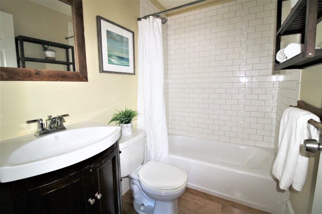 32 Winchester St # 8