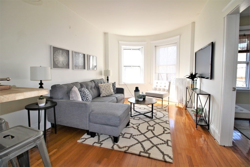 32 Winchester St # 8