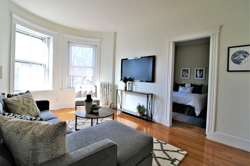 32 Winchester St # 8