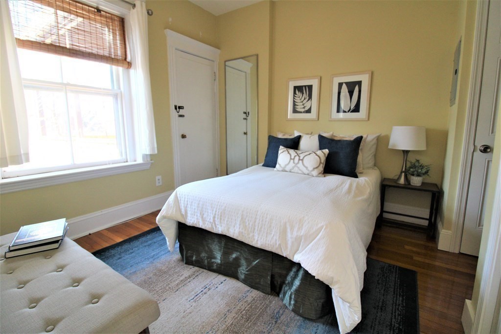 32 Winchester St # 8