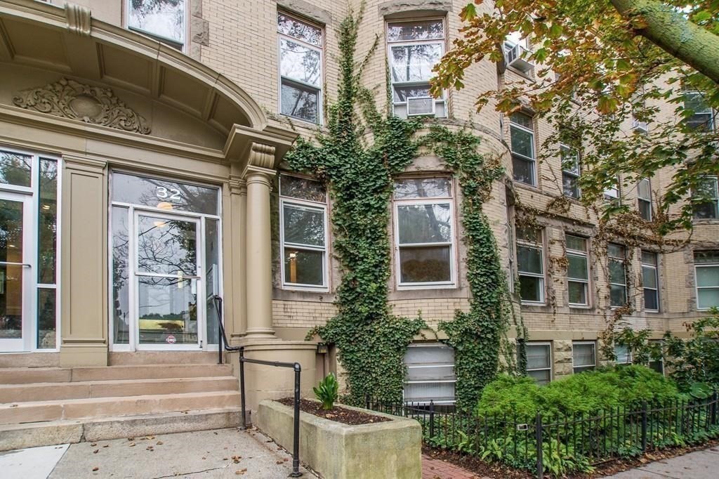 32 Winchester St # 8