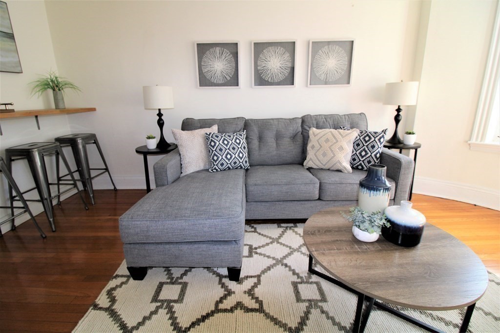 32 Winchester St # 8