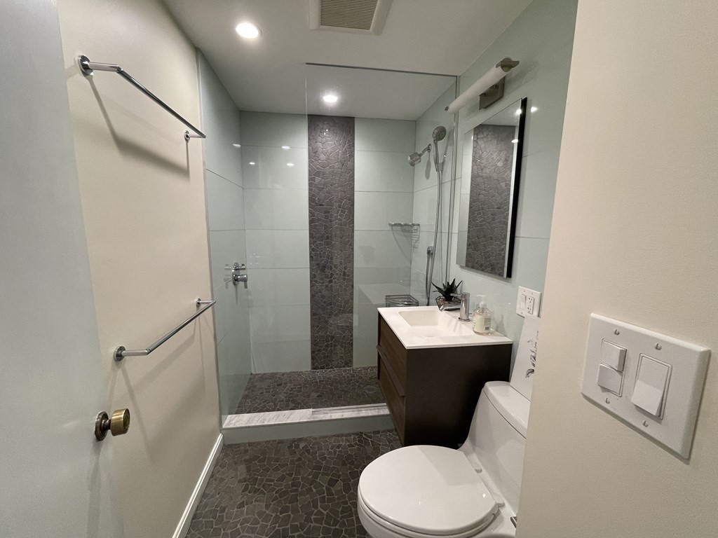 32 Winchester St # 4