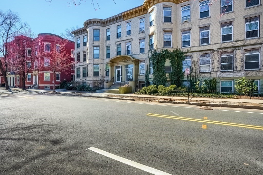 32 Winchester St # 4