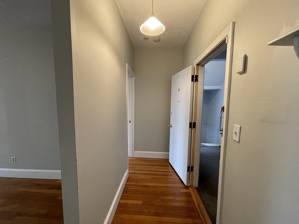 32 Winchester St # 4