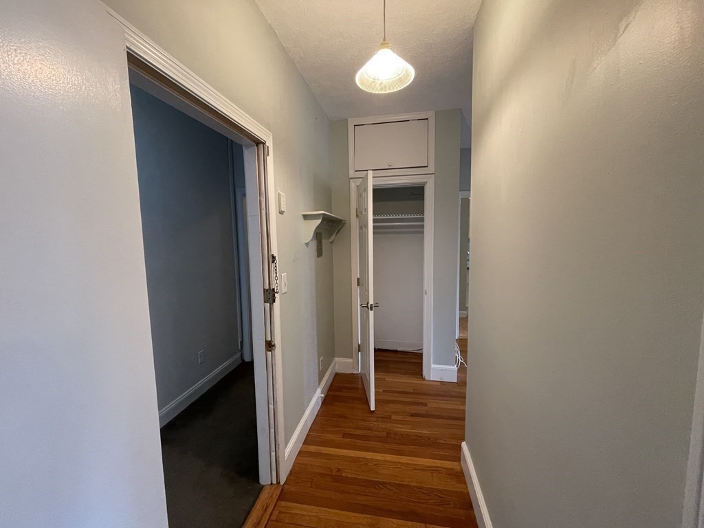 32 Winchester St # 4