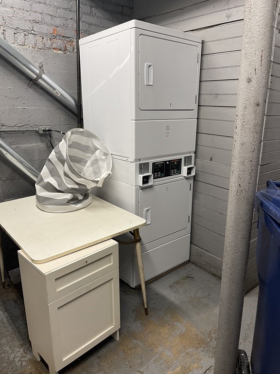 164 Strathmore Rd # 6