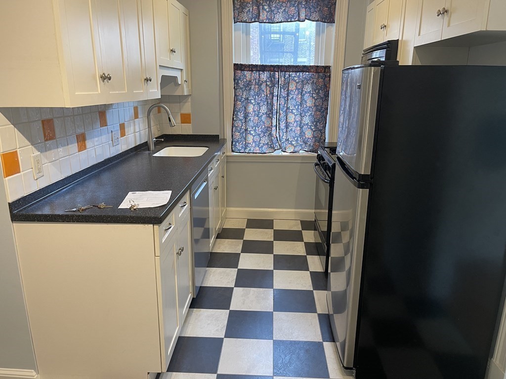 164 Strathmore Rd # 6