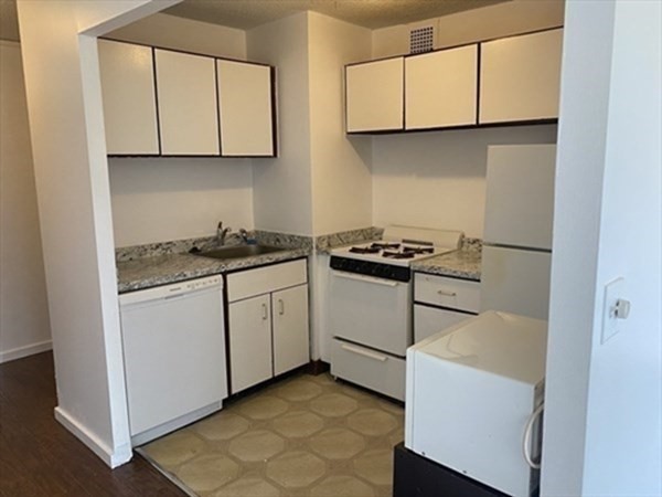 44 Washington St # 503