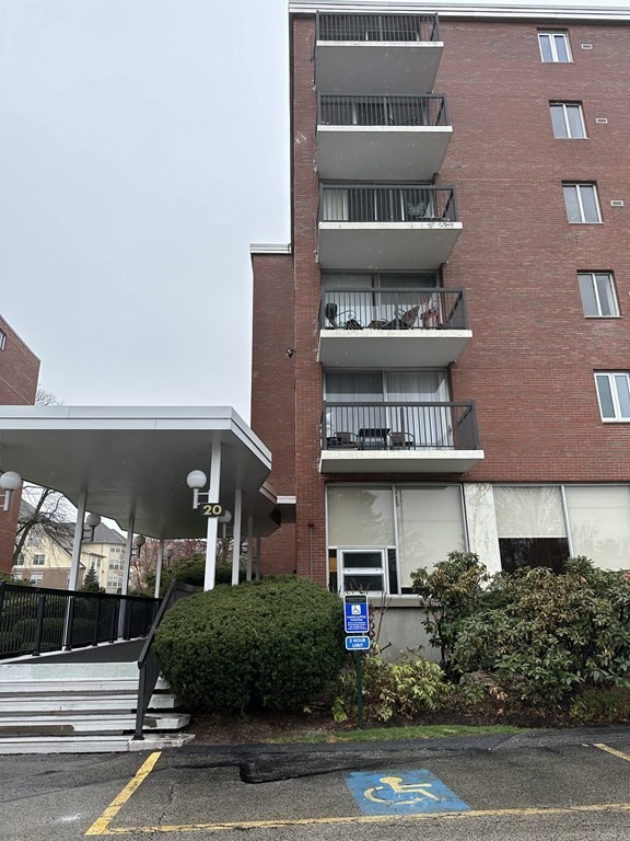 20 Hammond Pond Pkwy # 503