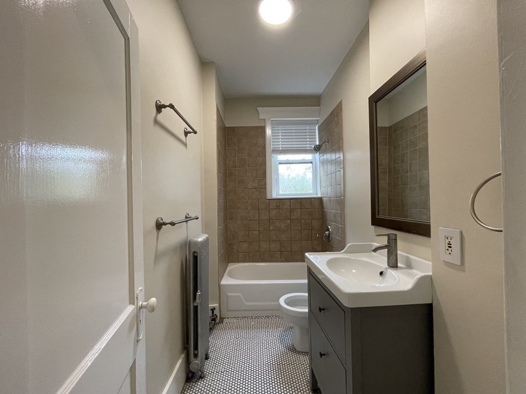 164 Strathmore Rd # 20