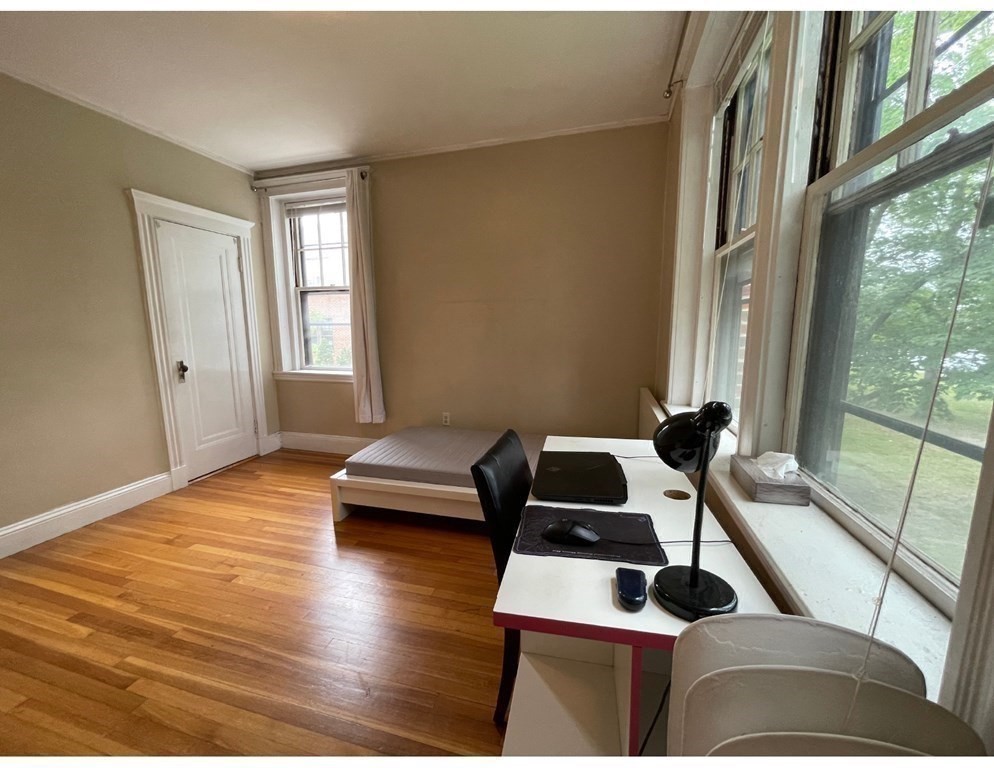 1988 Commonwealth Ave # 4