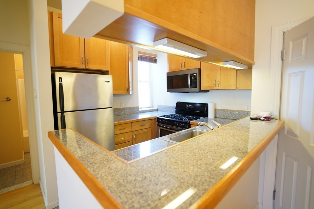 330 Summit Ave # 305