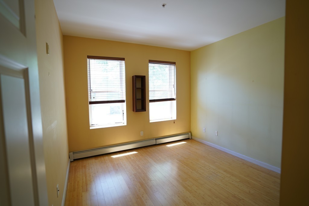 330 Summit Ave # 305