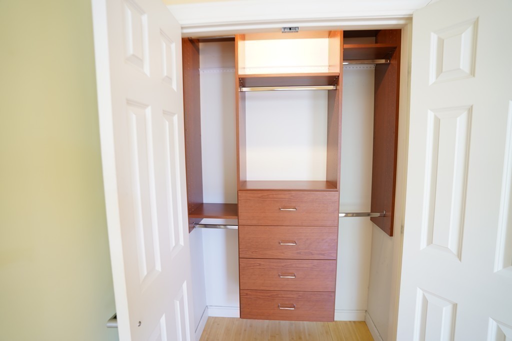 330 Summit Ave # 305