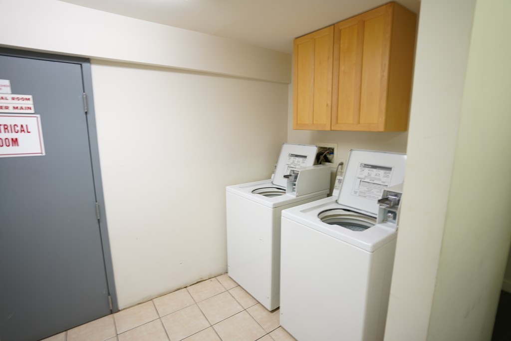 330 Summit Ave # 305