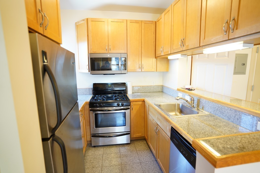 330 Summit Ave # 305