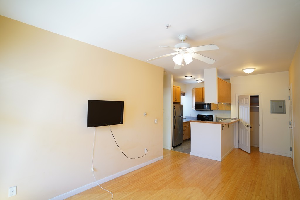 330 Summit Ave # 305