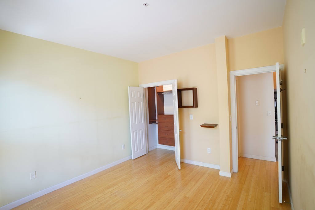 330 Summit Ave # 305