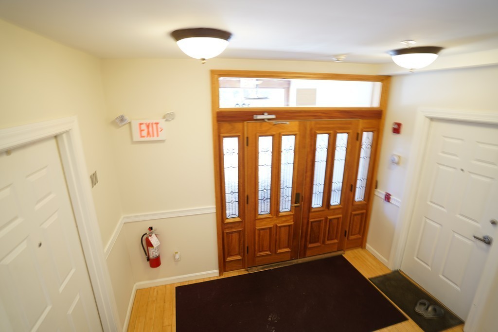 330 Summit Ave # 305