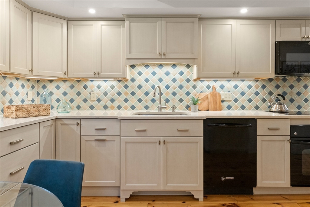 5 Temple Pl # 11
