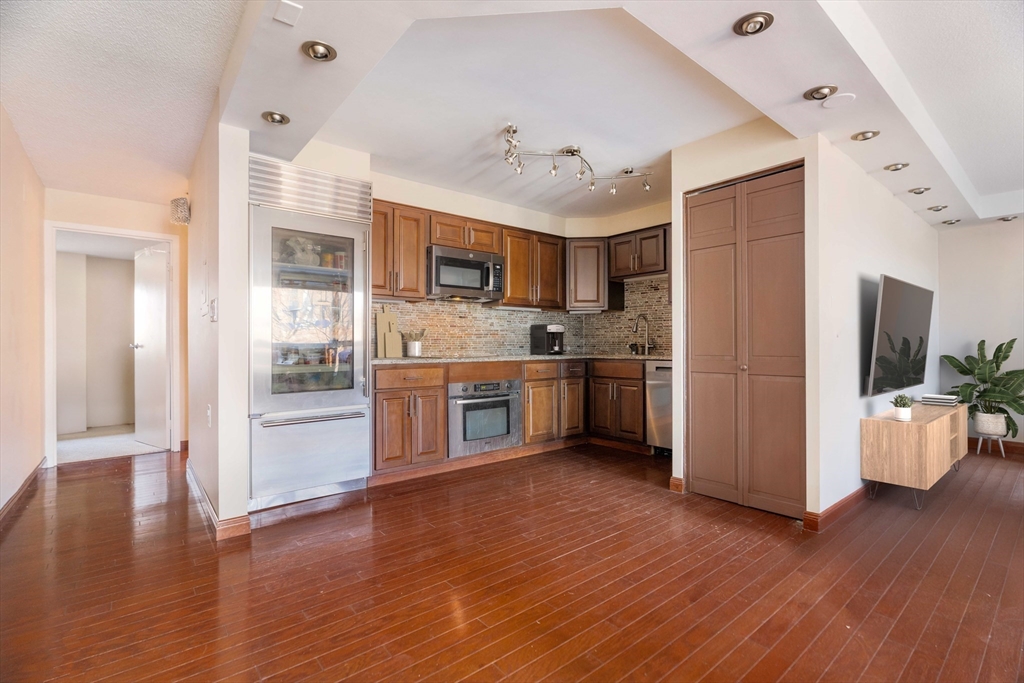 66 Winchester St # 203