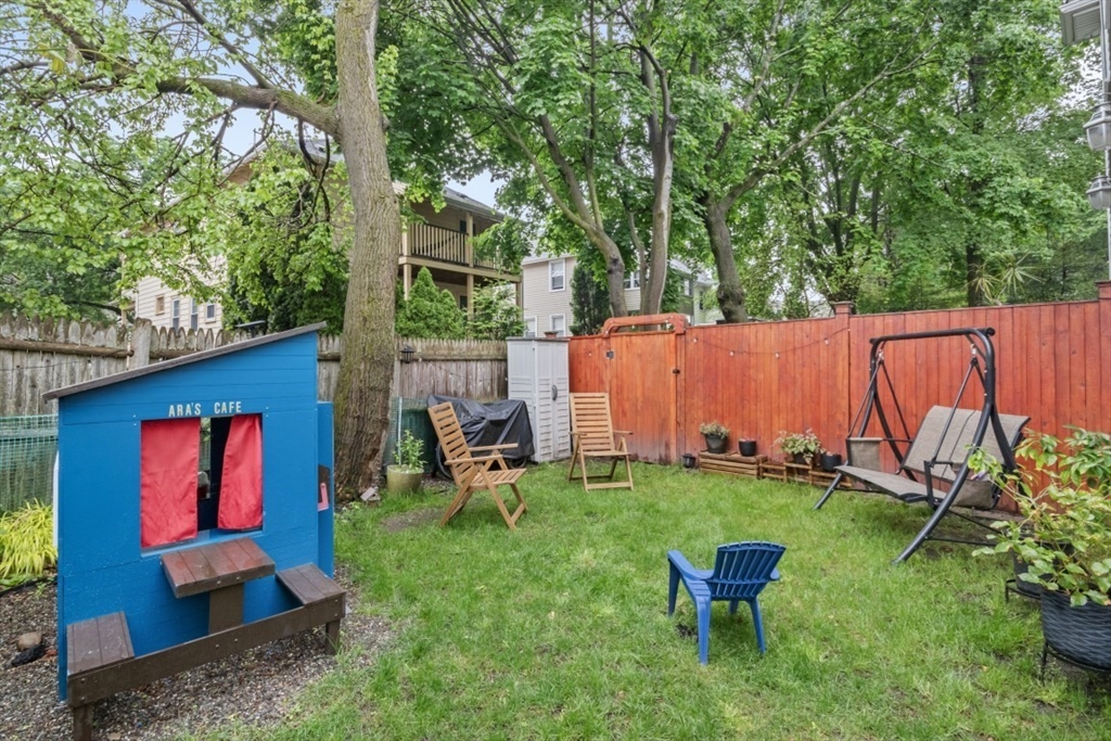 61 Hawthorne St # 61