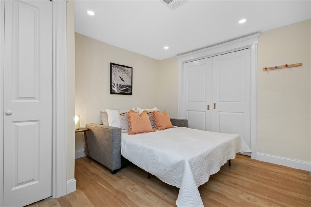 61 Hawthorne St # 61