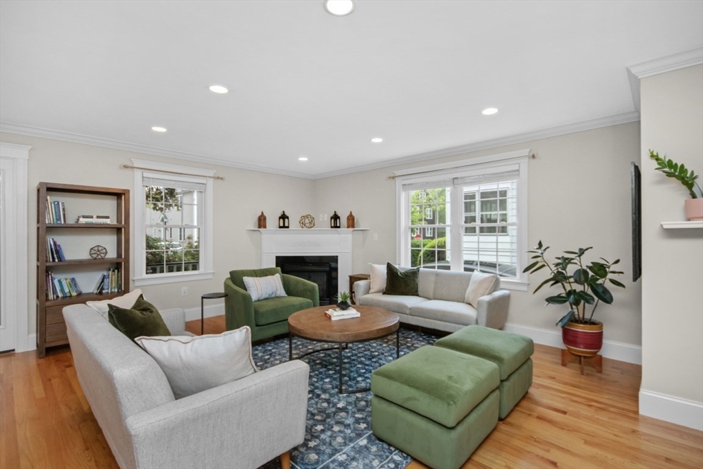 61 Hawthorne St # 61